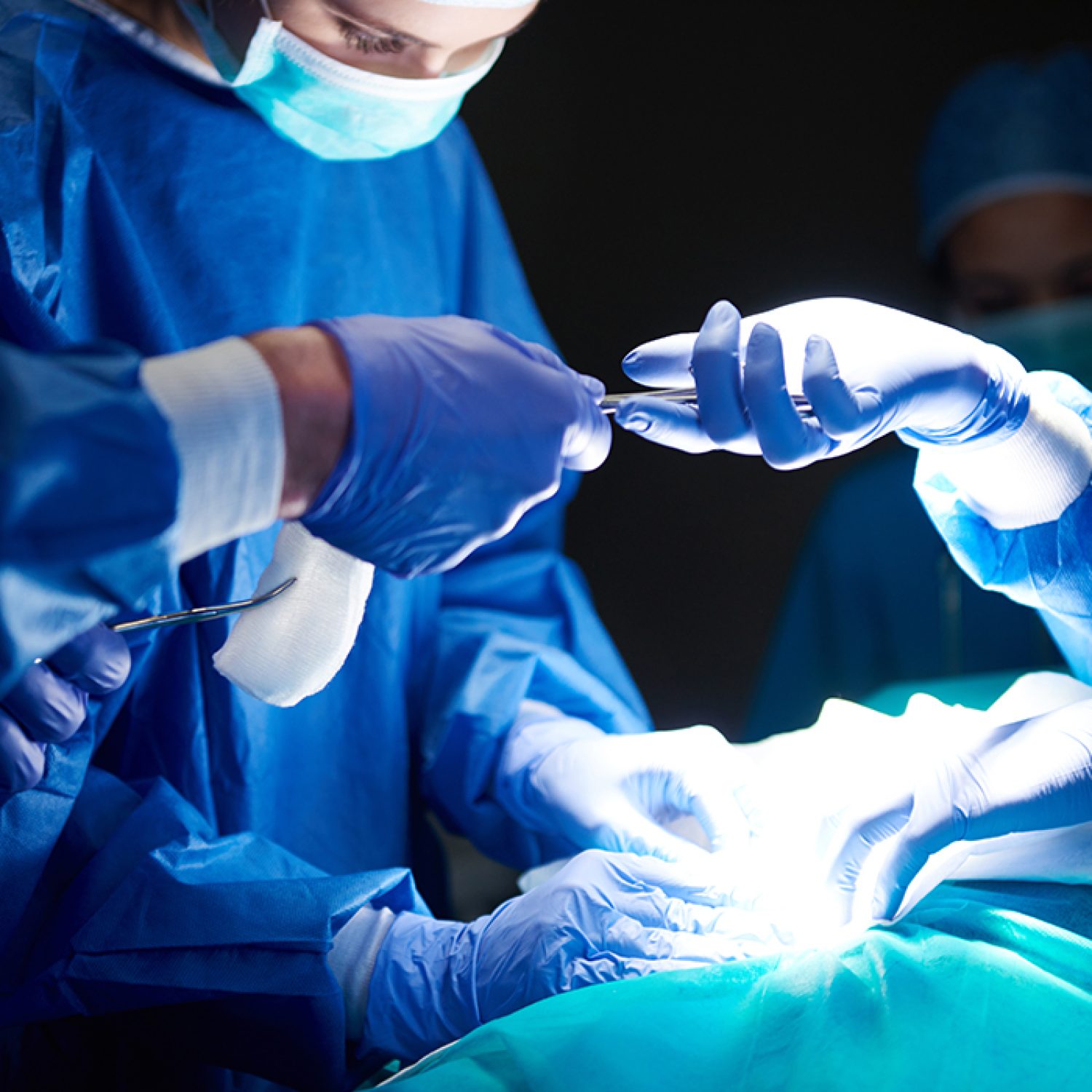 Surgeons passing scissors to each other